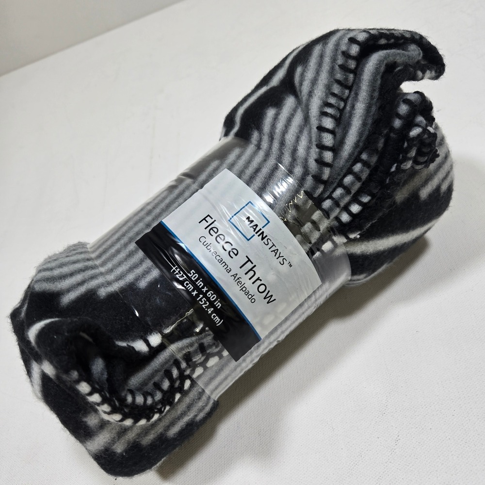 Mainstays Fleece Throw 50x60 Black White Zig Zag Pattern Soft Blanket NEW
